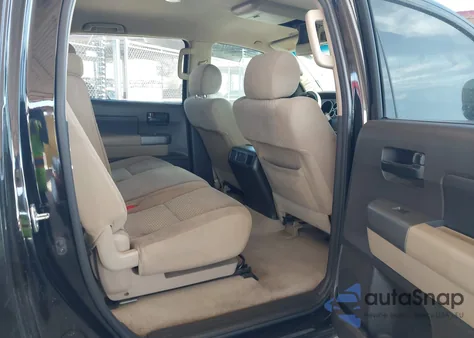 2011 Toyota Tundra Grade 5.7L V8 z USA, uszkodzony, nr VIN 5TFEY5F14BX112290